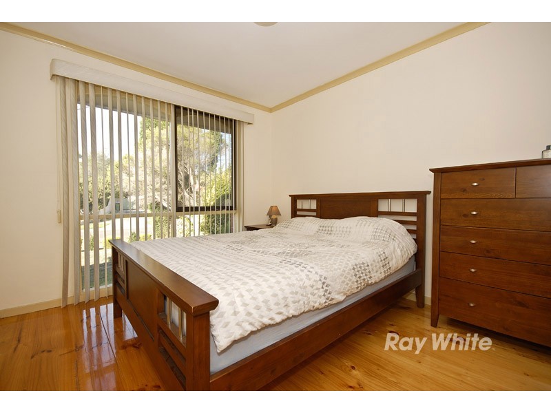 11 Armiston Grove, Wantirna South VIC 3152