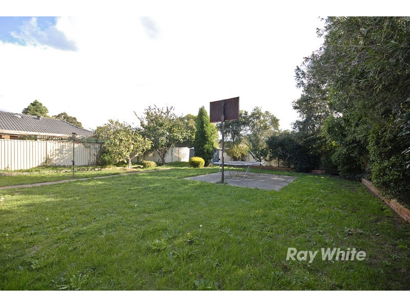 11 Armiston Grove, Wantirna South VIC 3152