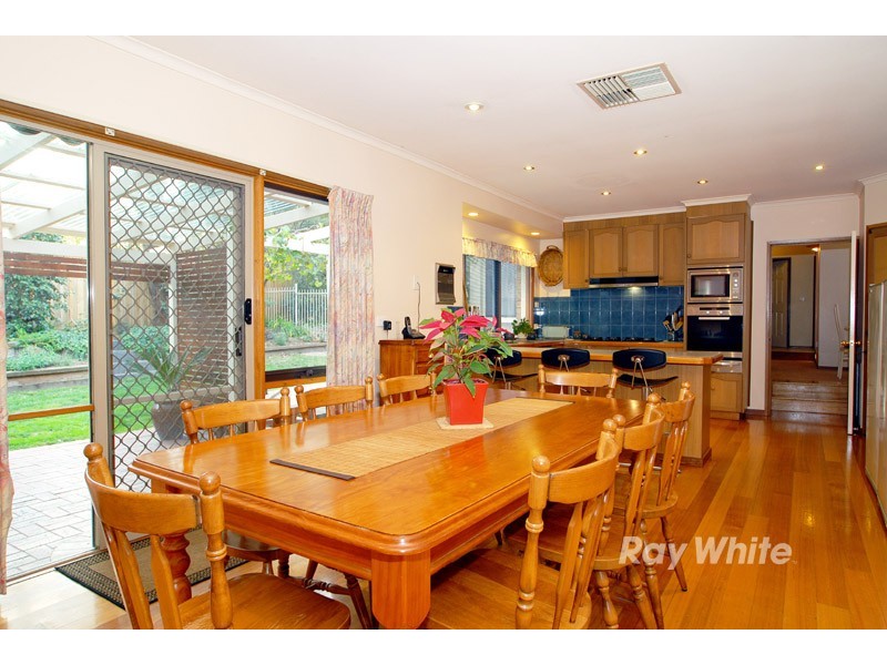 37 Candlebark Quadrant, Rowville VIC 3178