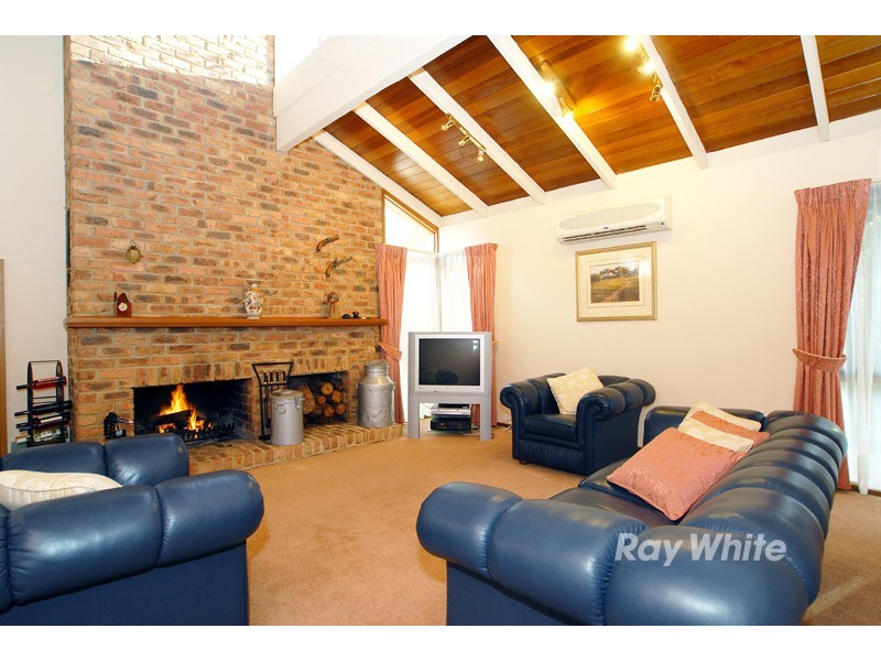 37 Candlebark Quadrant, Rowville VIC 3178