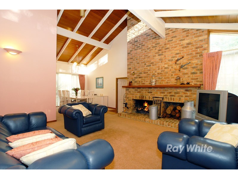 37 Candlebark Quadrant, Rowville VIC 3178