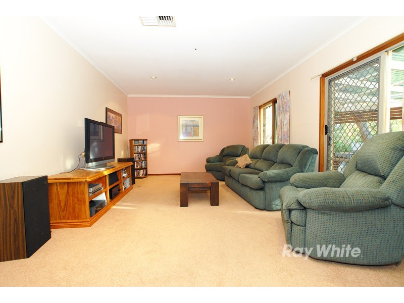 37 Candlebark Quadrant, Rowville VIC 3178