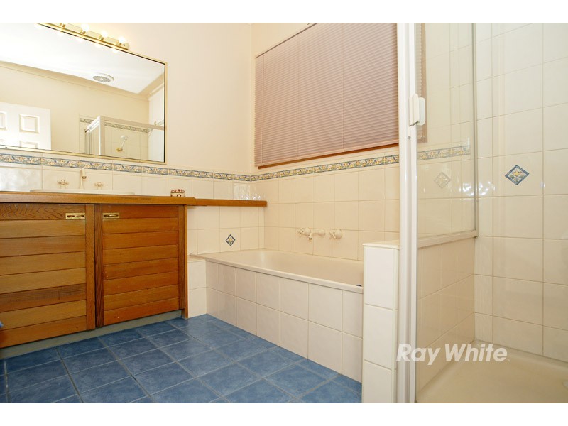 37 Candlebark Quadrant, Rowville VIC 3178