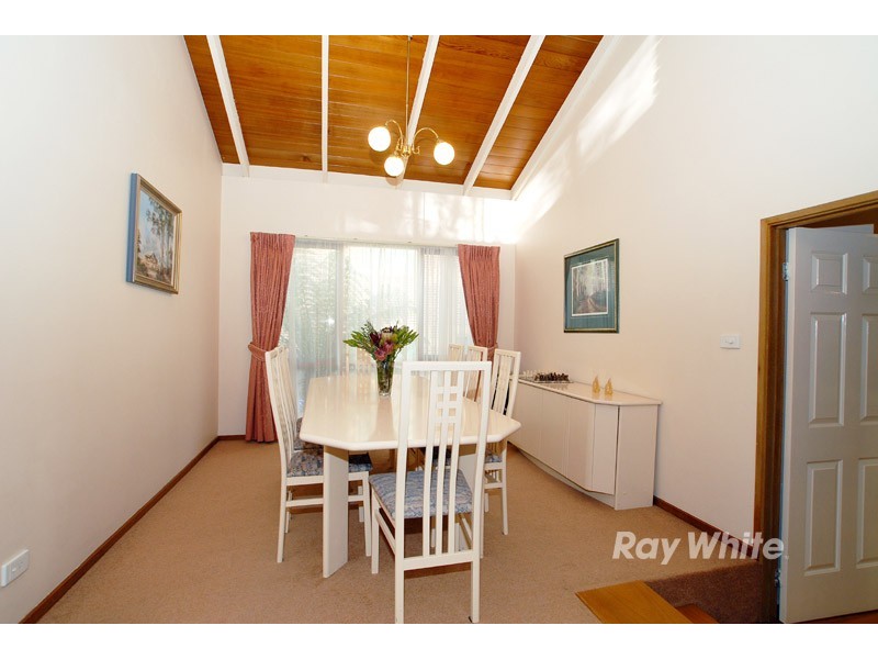 37 Candlebark Quadrant, Rowville VIC 3178