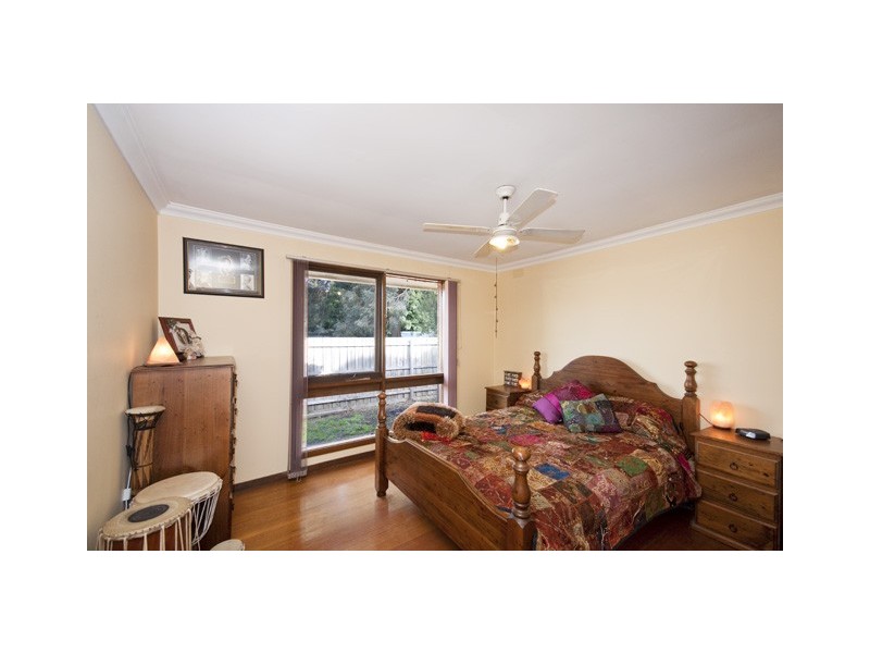 99 Rickards Avenue North, Knoxfield VIC 3180