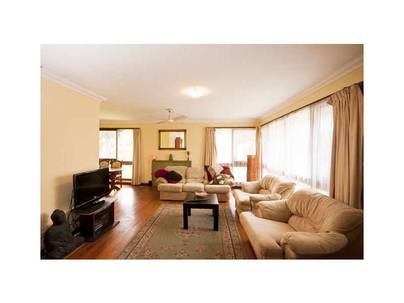 99 Rickards Avenue North, Knoxfield VIC 3180