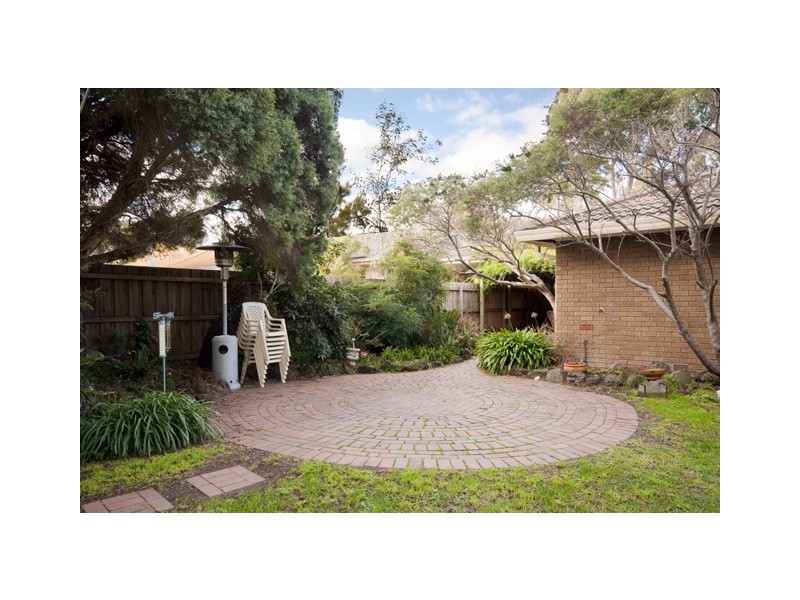 99 Rickards Avenue North, Knoxfield VIC 3180