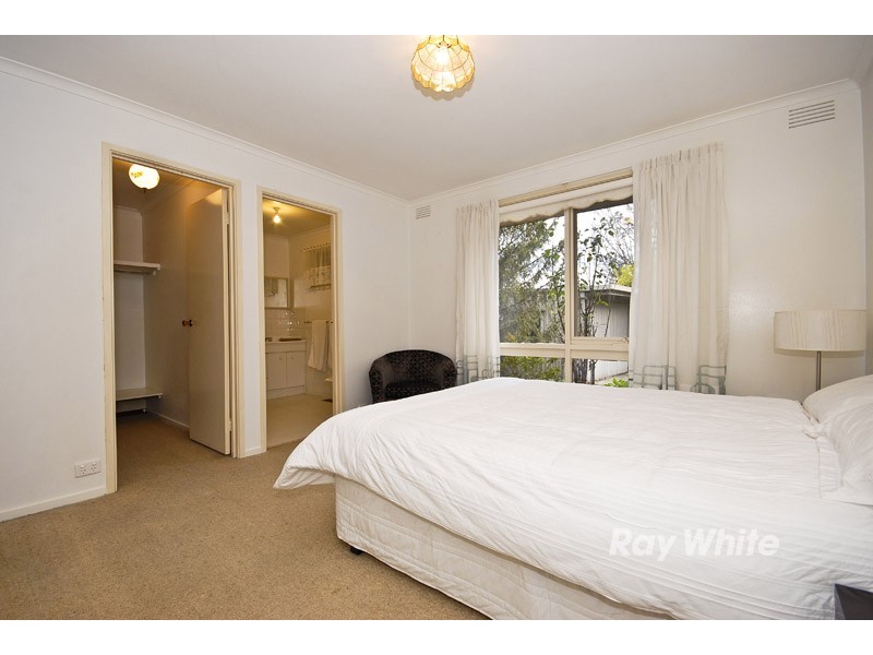 5 Helsal Drive, Wantirna South VIC 3152