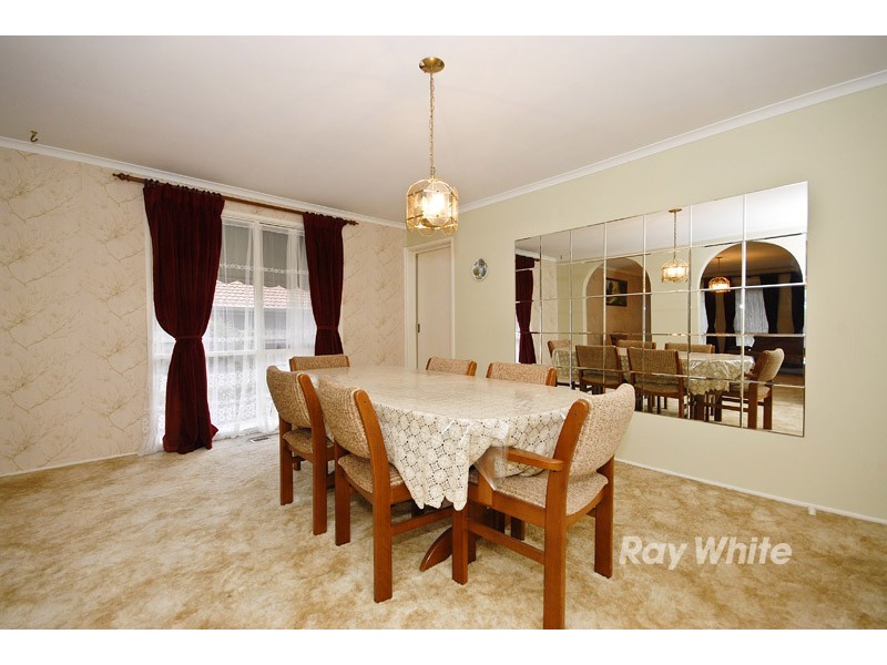 25 Loxton Avenue, Wantirna South VIC 3152