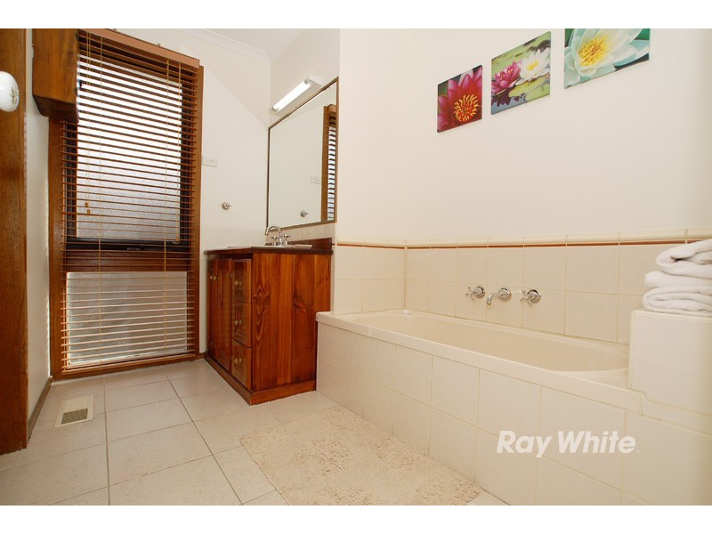 40 Huntingdon Drive, Wantirna South VIC 3152