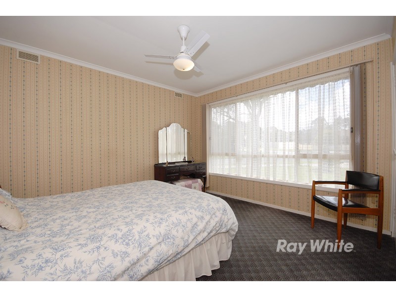 33 Kathryn Road, Knoxfield VIC 3180