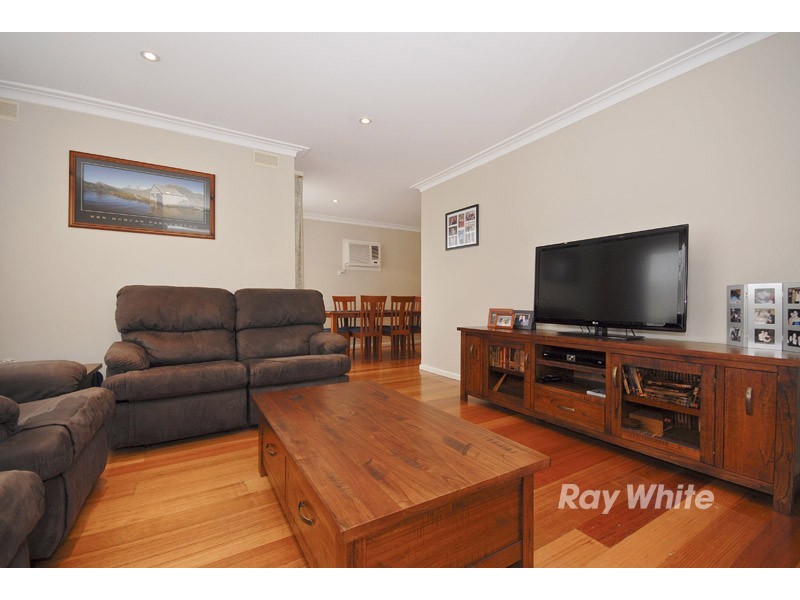 1 Laura Road, Knoxfield VIC 3180