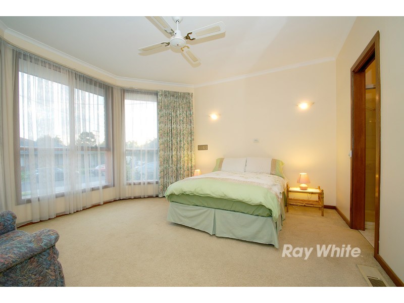 2 Endeavour Place, Wantirna South VIC 3152