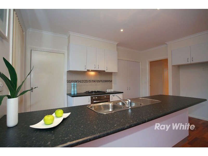 2/7 Saxby Court, Wantirna South VIC 3152