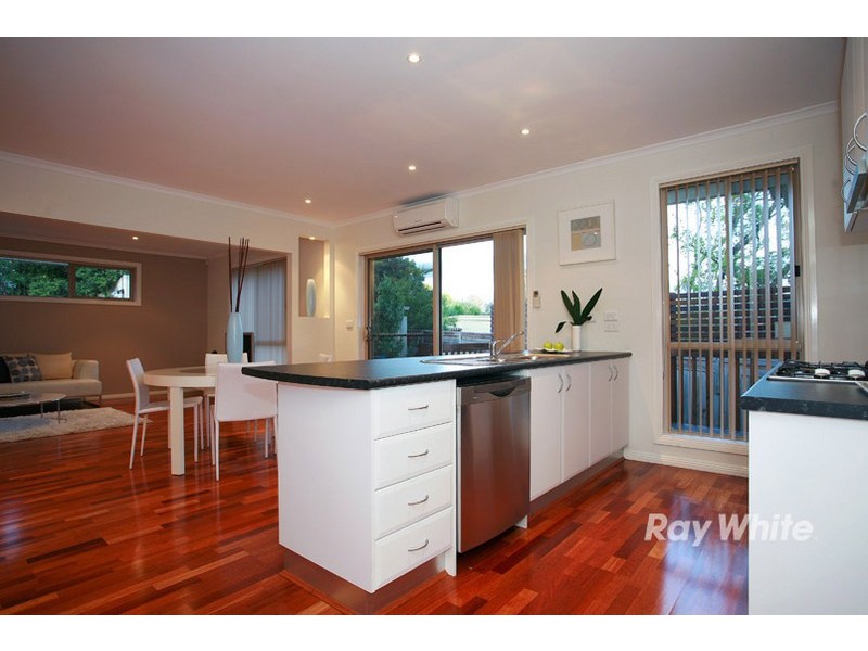 2/7 Saxby Court, Wantirna South VIC 3152