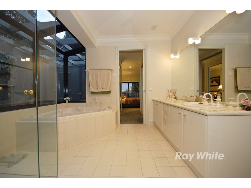 4 Jade Court, Wantirna South VIC 3152