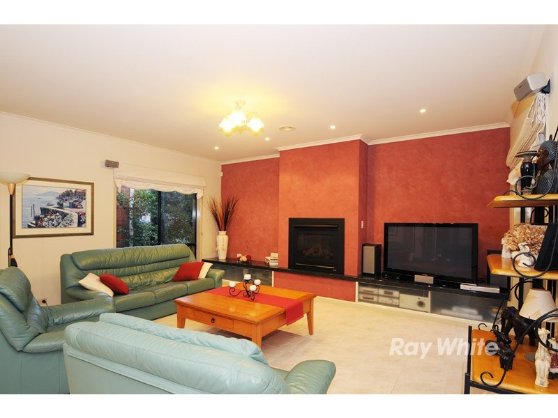 9 Riverpark Drive, Wantirna South VIC 3152