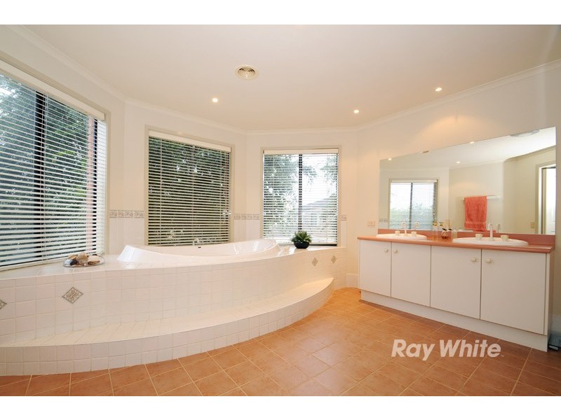 9 Riverpark Drive, Wantirna South VIC 3152