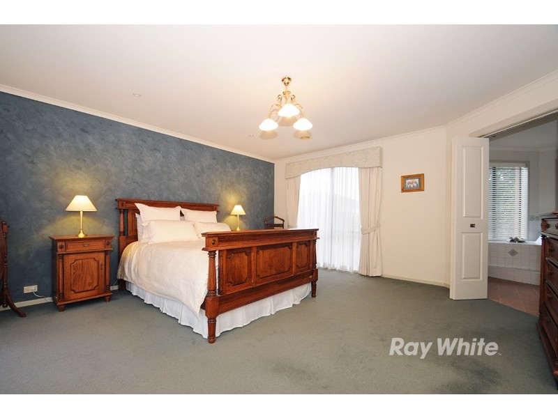 9 Riverpark Drive, Wantirna South VIC 3152