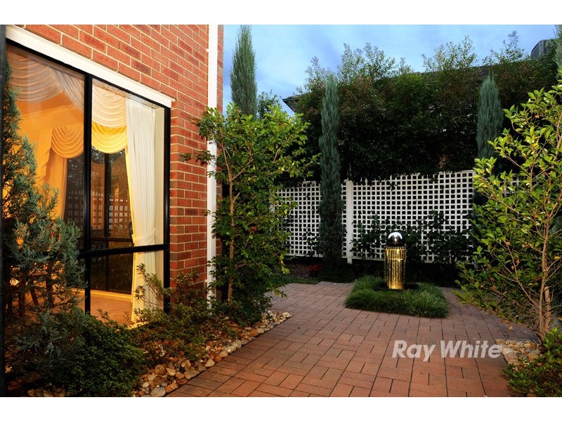 9 Riverpark Drive, Wantirna South VIC 3152