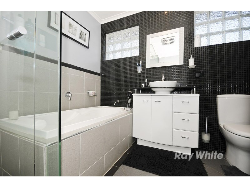 10 Corinella Square, Wantirna VIC 3152