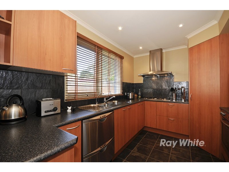 10 Corinella Square, Wantirna VIC 3152