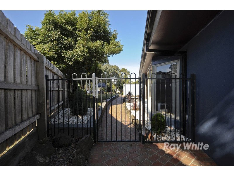 10 Corinella Square, Wantirna VIC 3152