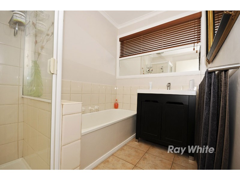 15 English Avenue, Scoresby VIC 3179