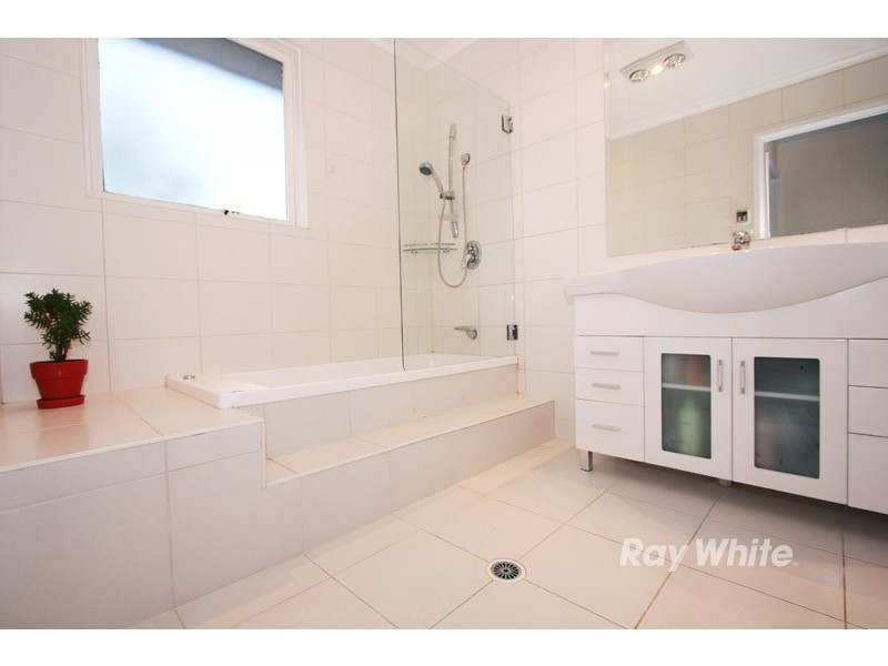 2 Chichester Square, Wantirna VIC 3152