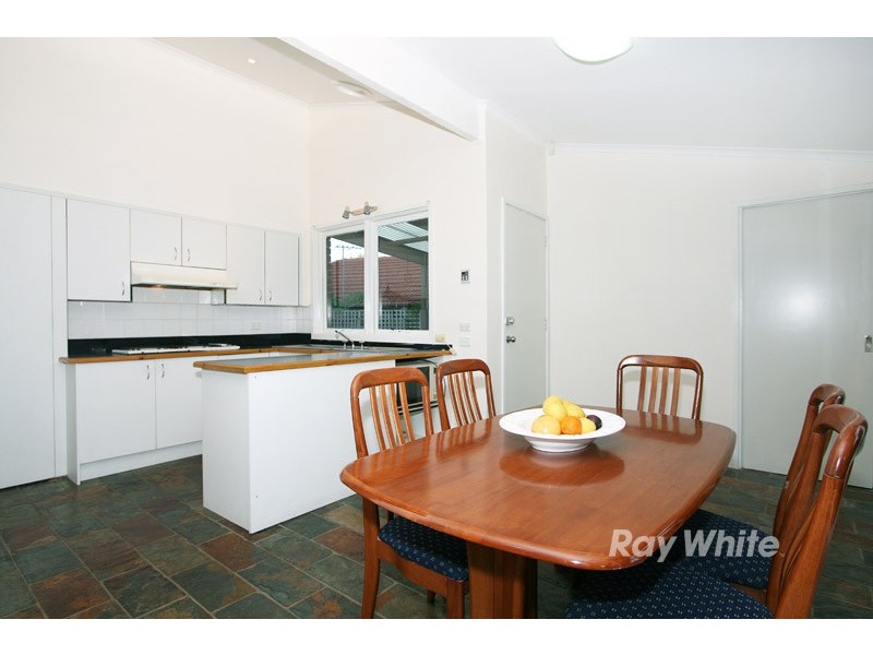 2 Chichester Square, Wantirna VIC 3152