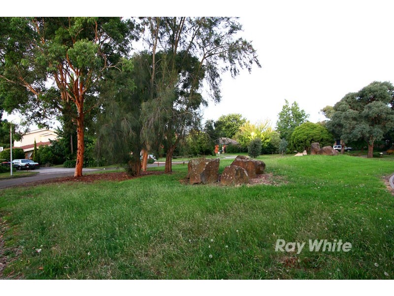 2 Chichester Square, Wantirna VIC 3152