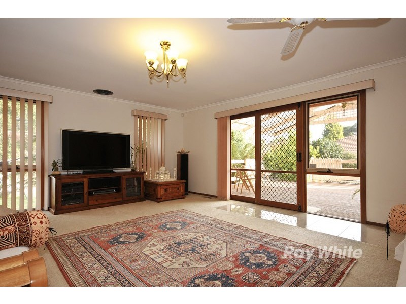 123 Fraser Crescent, Wantirna South VIC 3152