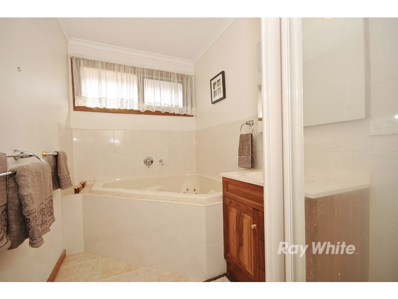 123 Fraser Crescent, Wantirna South VIC 3152