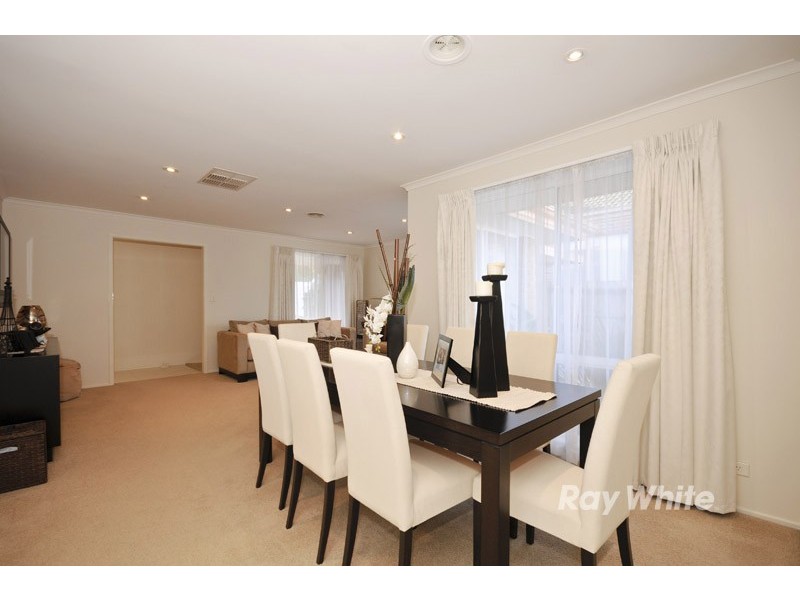 2 Carina Close, Wantirna South VIC 3152