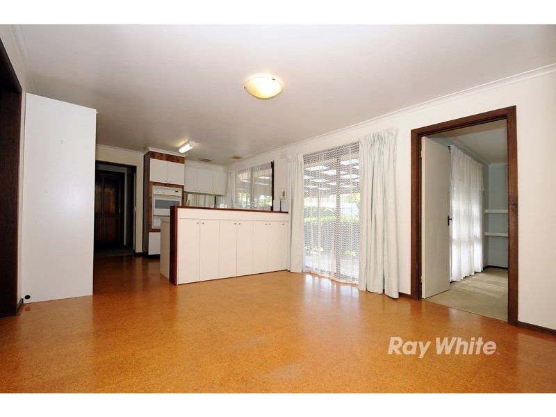 4 Duntroon Drive, Wantirna VIC 3152