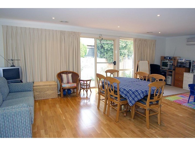 1/4 Leo Close, Wantirna South VIC 3152