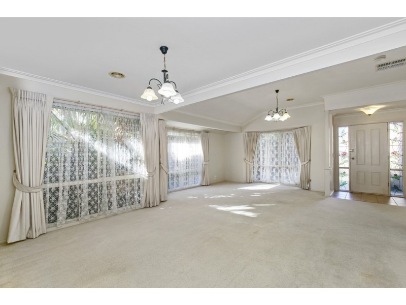 30 Mosman Close, Wantirna South VIC 3152