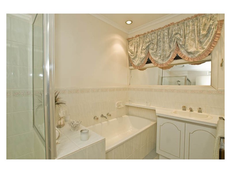 18 Rosalie Court, Wantirna South VIC 3152