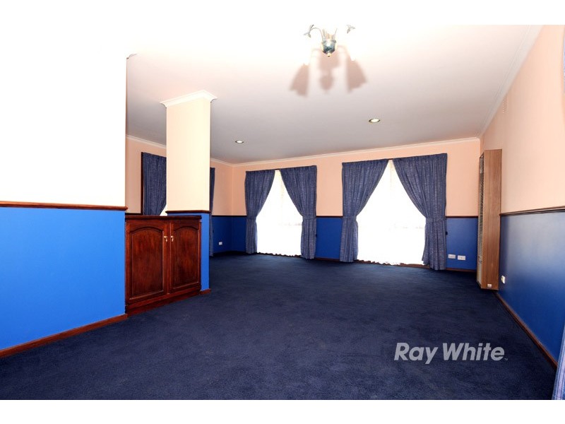 2 Hawksburn Crescent, Wantirna South VIC 3152