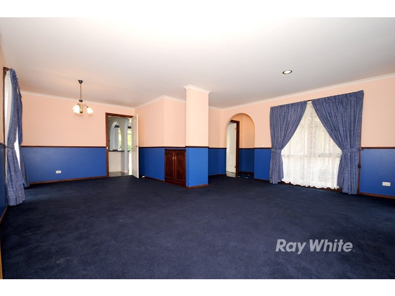 2 Hawksburn Crescent, Wantirna South VIC 3152