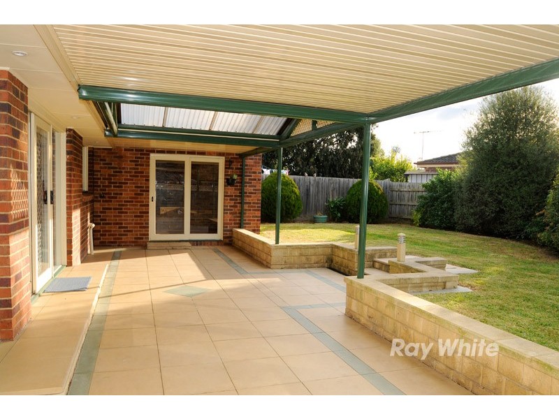 2 Hawksburn Crescent, Wantirna South VIC 3152
