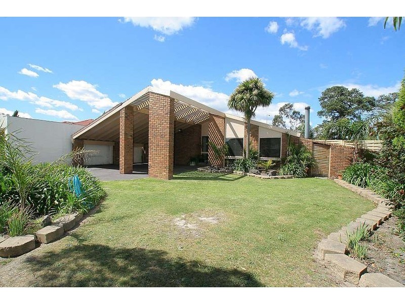 13 Hawksburn Crescent, Wantirna South VIC 3152