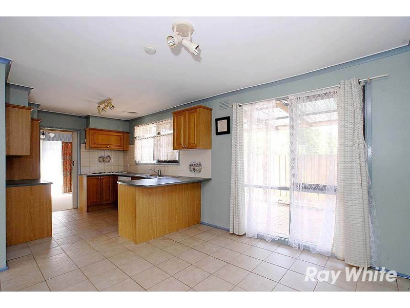 17 Fraser Crescent, Wantirna South VIC 3152