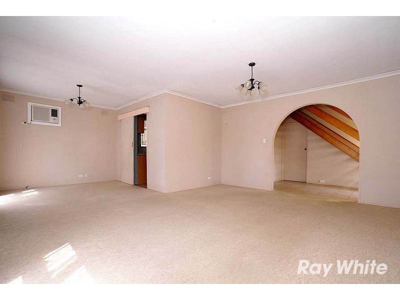 17 Fraser Crescent, Wantirna South VIC 3152