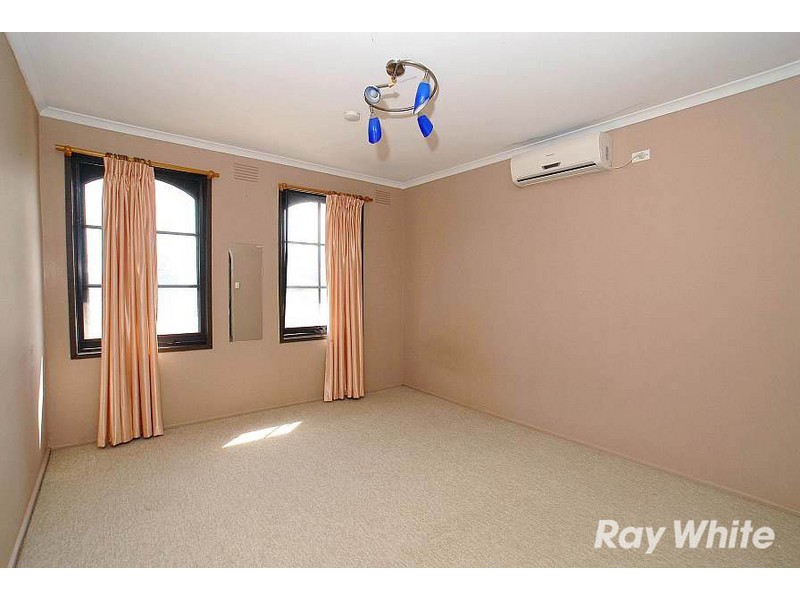 17 Fraser Crescent, Wantirna South VIC 3152