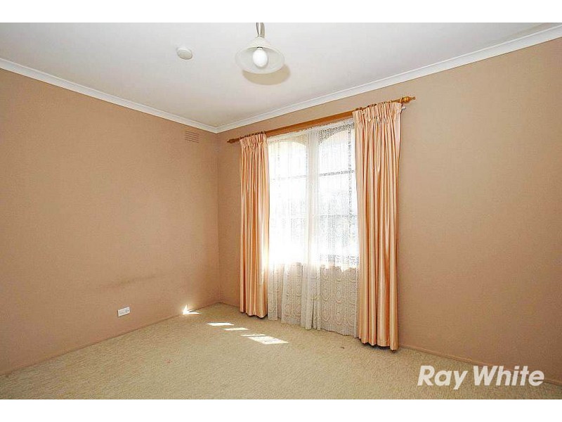 17 Fraser Crescent, Wantirna South VIC 3152