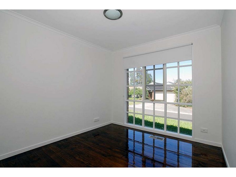 17 Peartree Place, Knoxfield VIC 3180