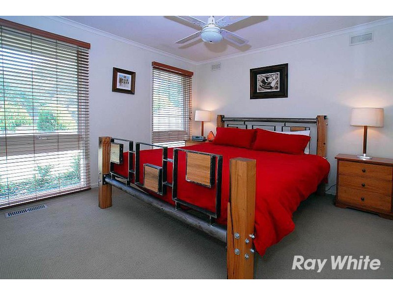 8 Warwick Close, Wantirna VIC 3152