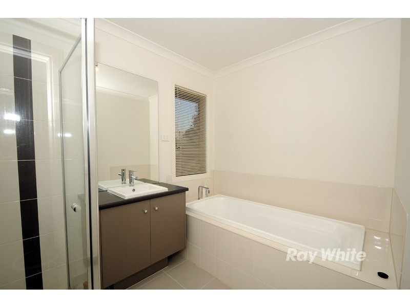 6 Warrawee Road, Wantirna South VIC 3152