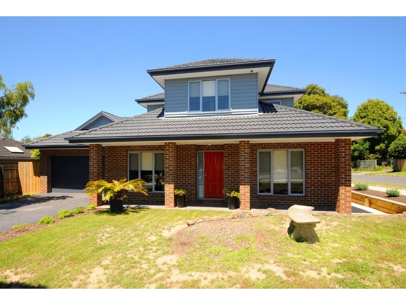 2 Kirrawee Avenue, Wantirna South VIC 3152